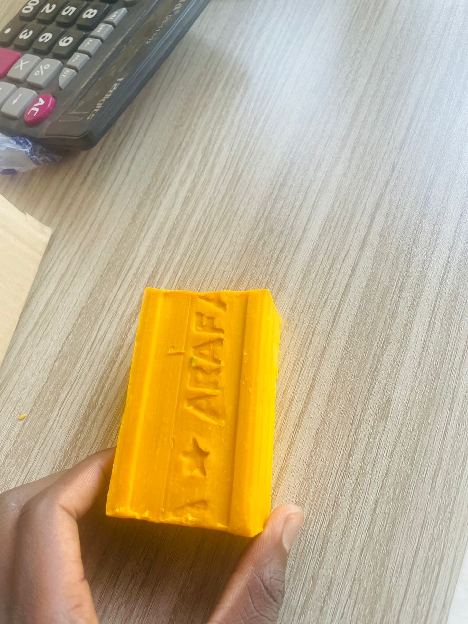 Gros plan sur un pain de savon ARAFA