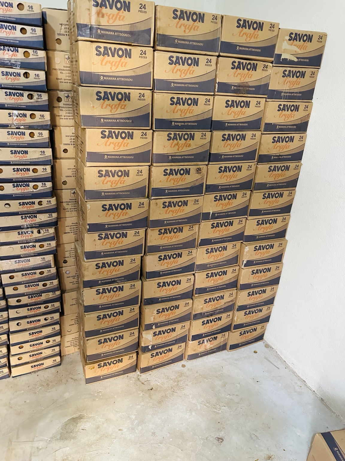 Grand stock de cartons de savon ARAFA