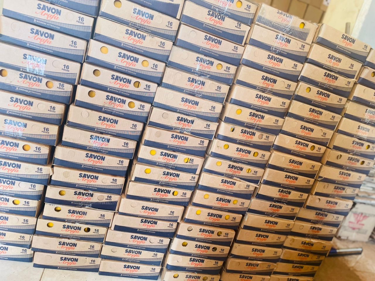 Grand stock de cartons ARAFA de 16 pièces