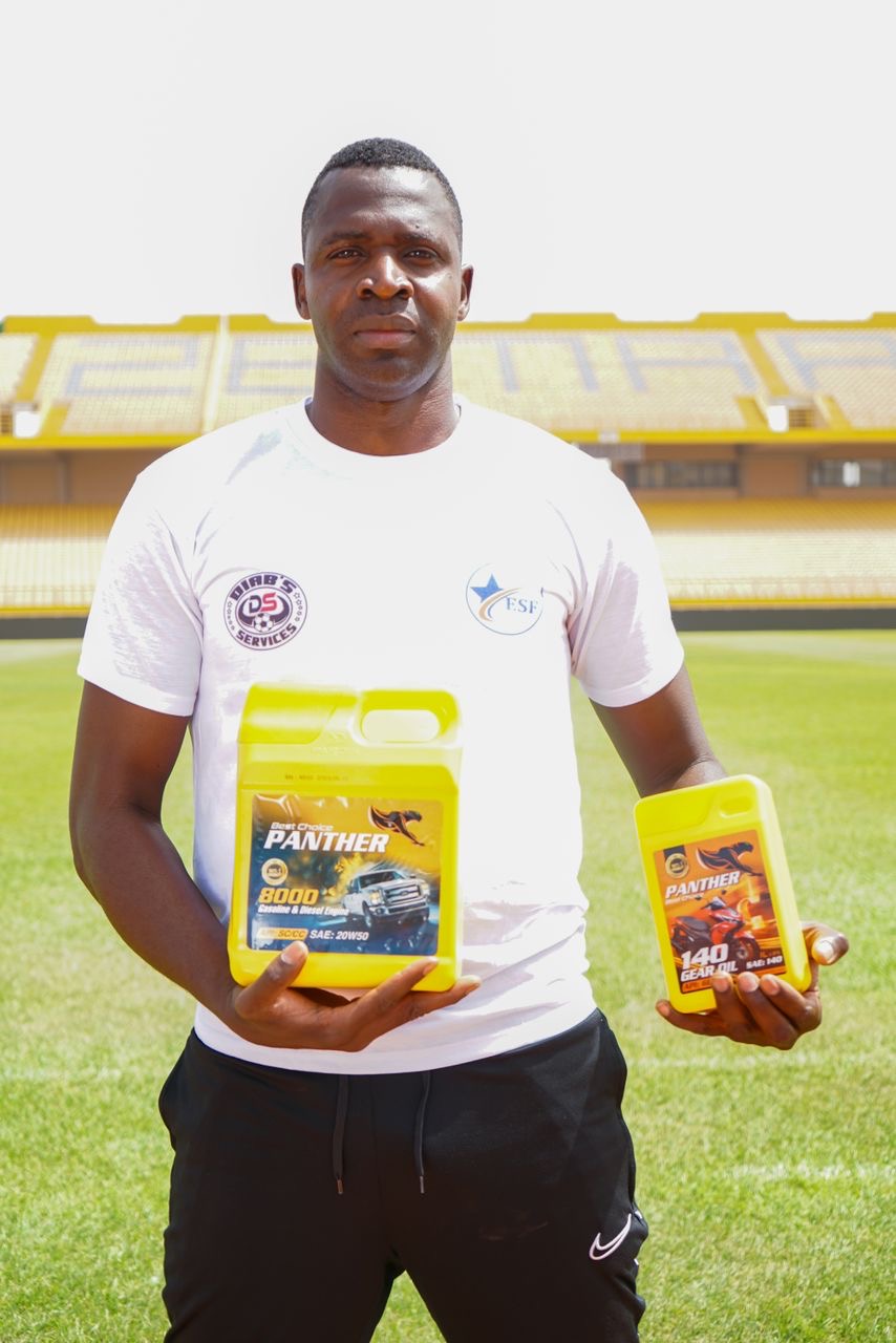Publicité Panther et ESF au stade